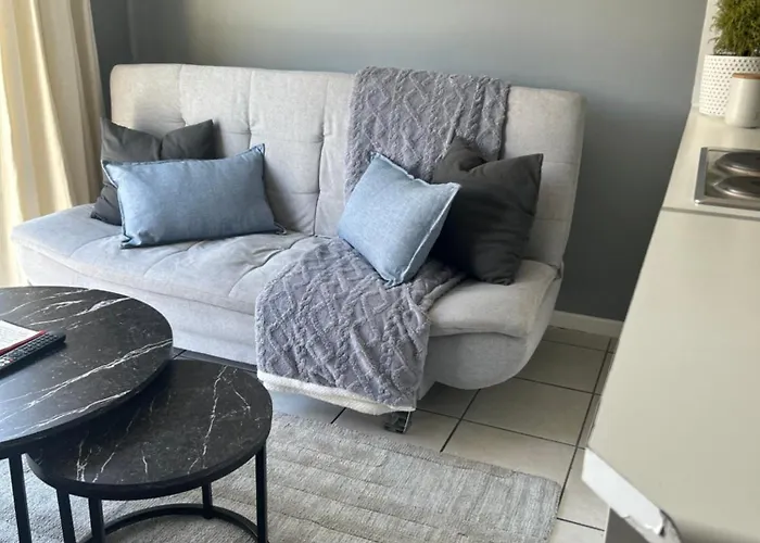 Cosy 1-Bedroom Near The Beach